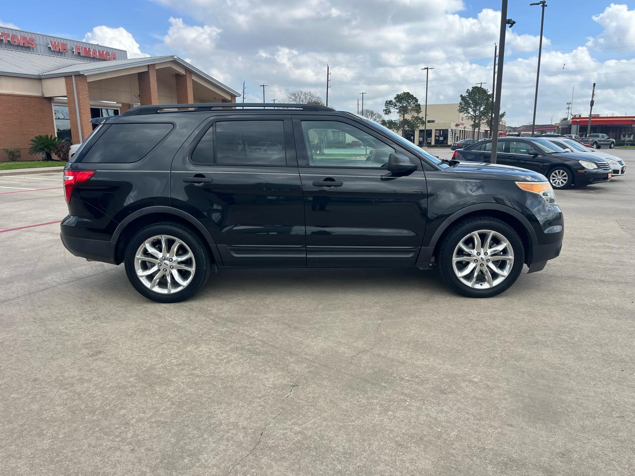 Ford Explorer Base FWD 2013