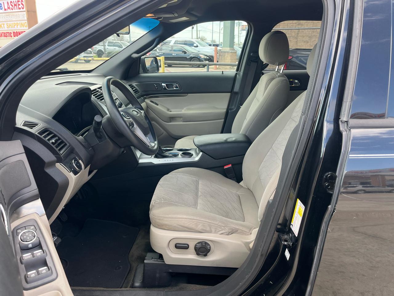 Ford Explorer Base FWD 2013