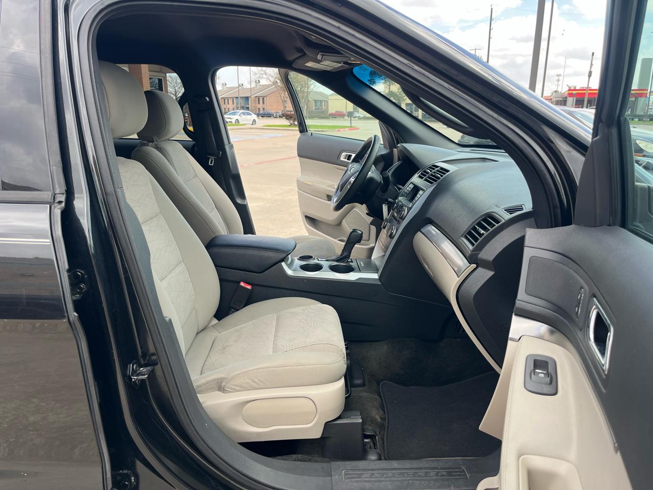 Ford Explorer Base FWD 2013