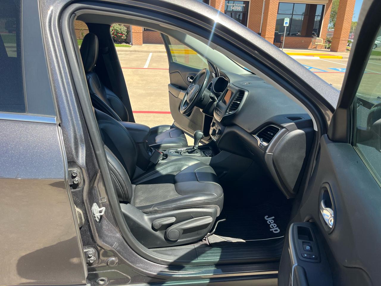 Jeep Cherokee Latitude Plus FWD 2019