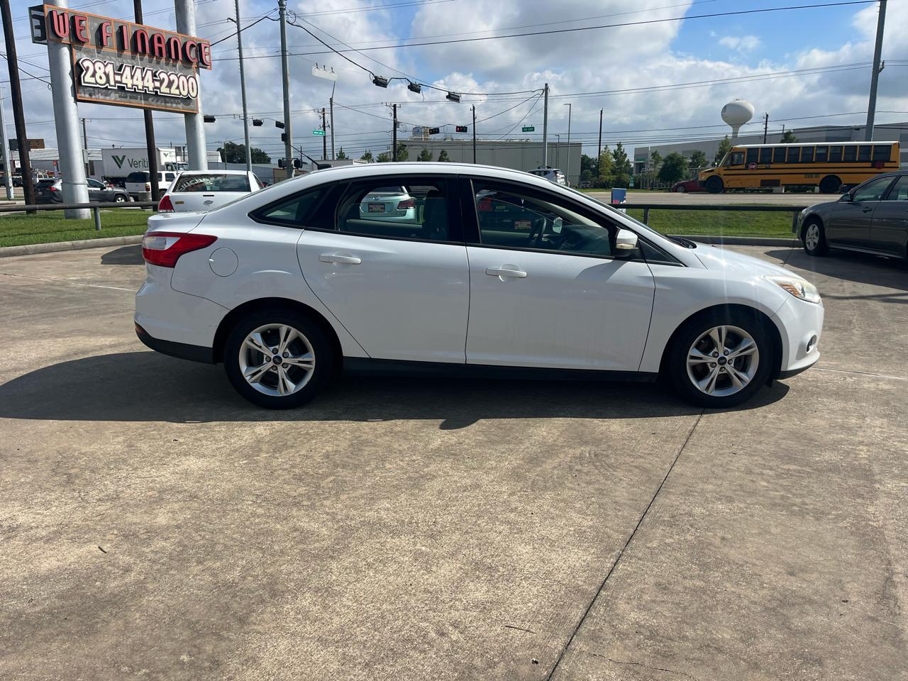 Ford Focus SE Sedan 2013