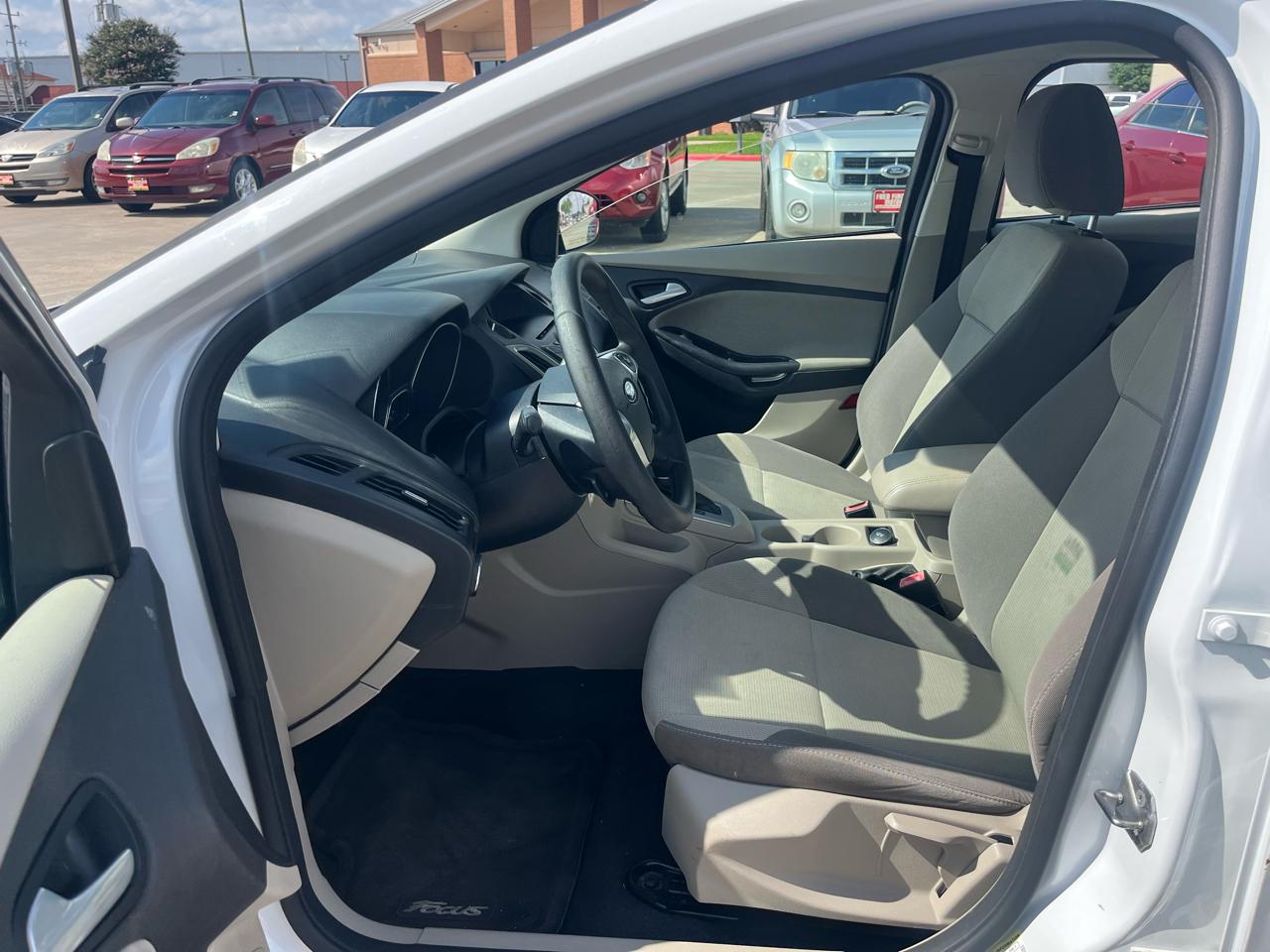 Ford Focus SE Sedan 2013