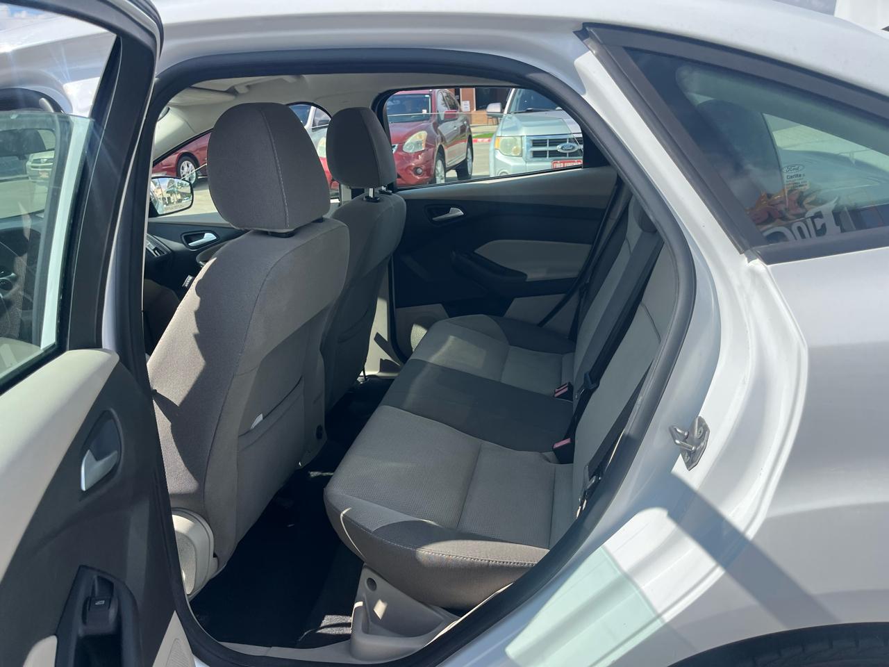 Ford Focus SE Sedan 2013