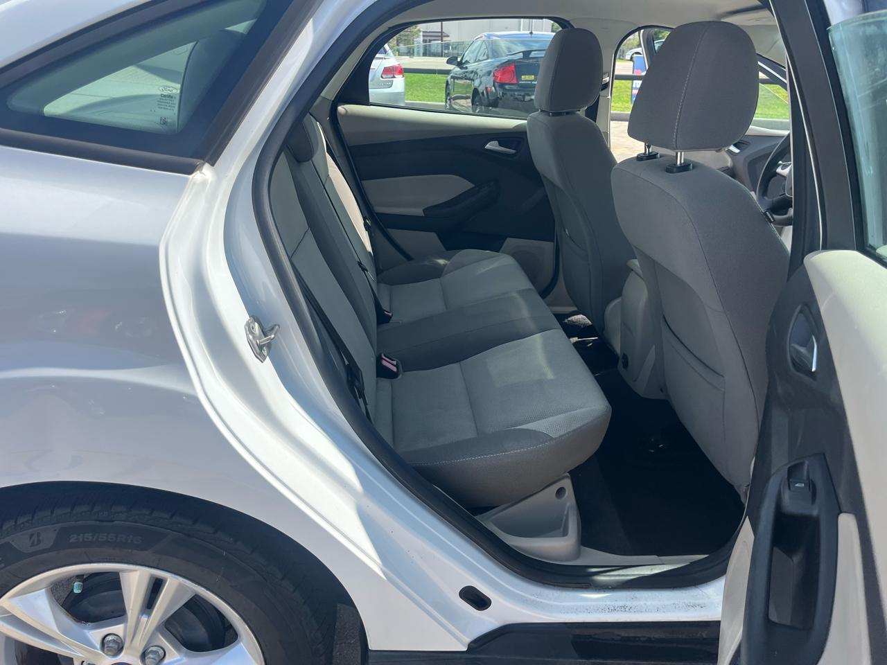 Ford Focus SE Sedan 2013