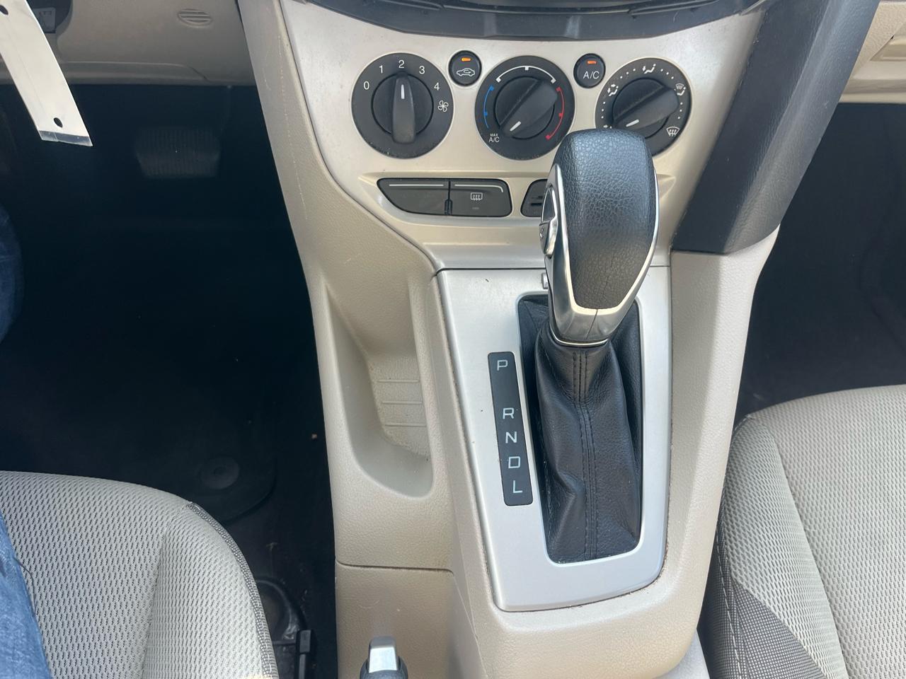 Ford Focus SE Sedan 2013