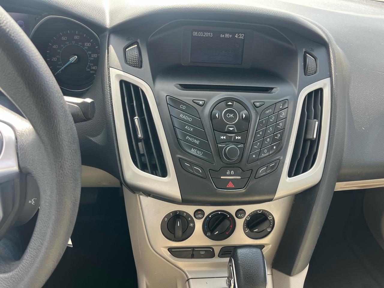 Ford Focus SE Sedan 2013