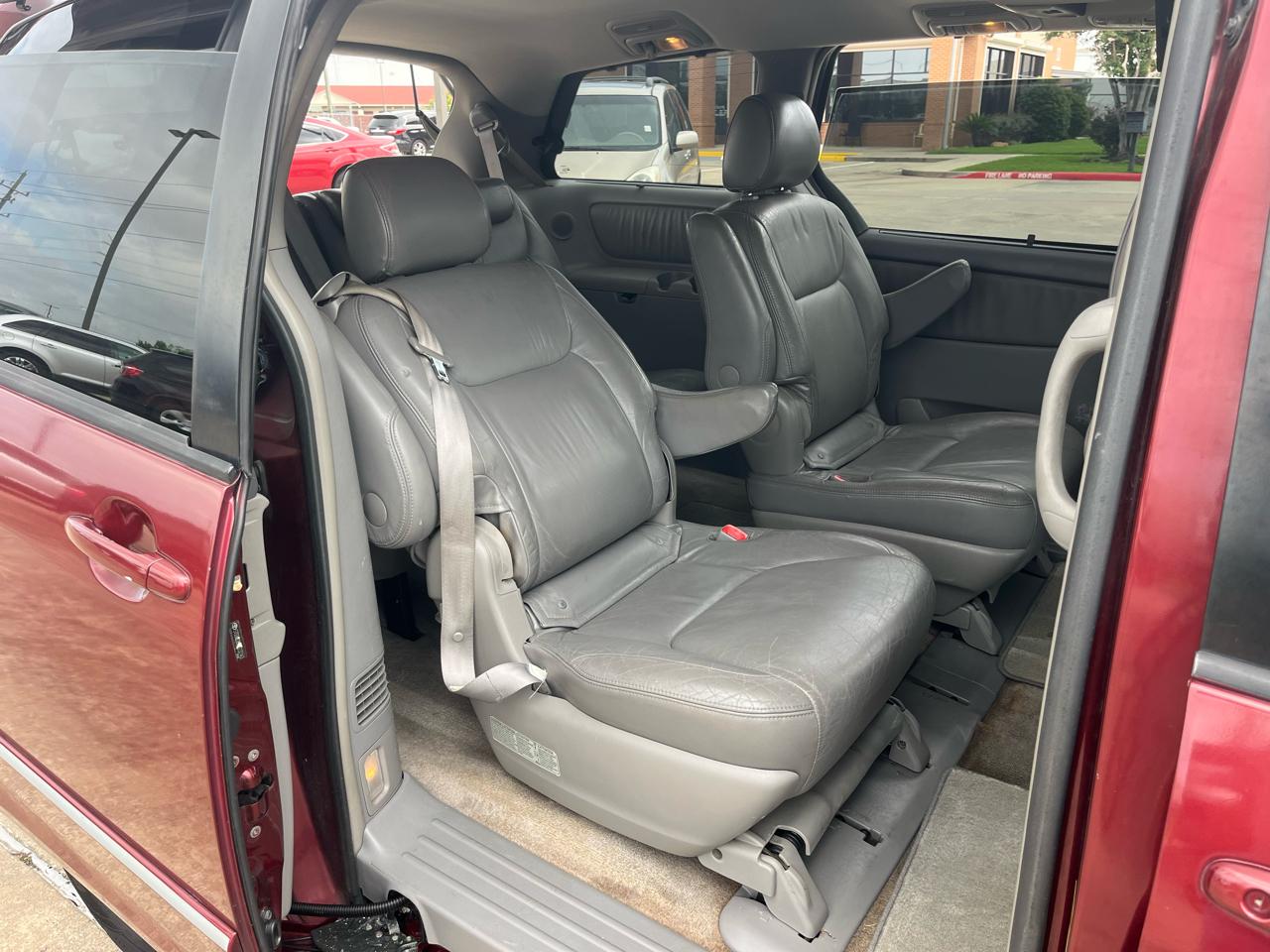 Toyota Sienna XLE 2005