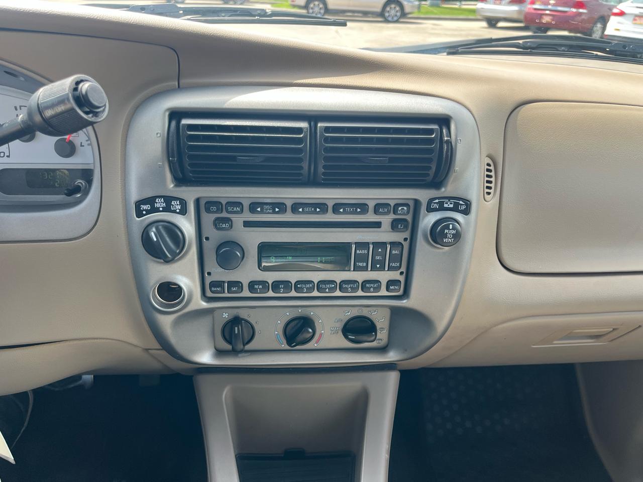 Ford Explorer Sport Trac XLS 4WD 2005