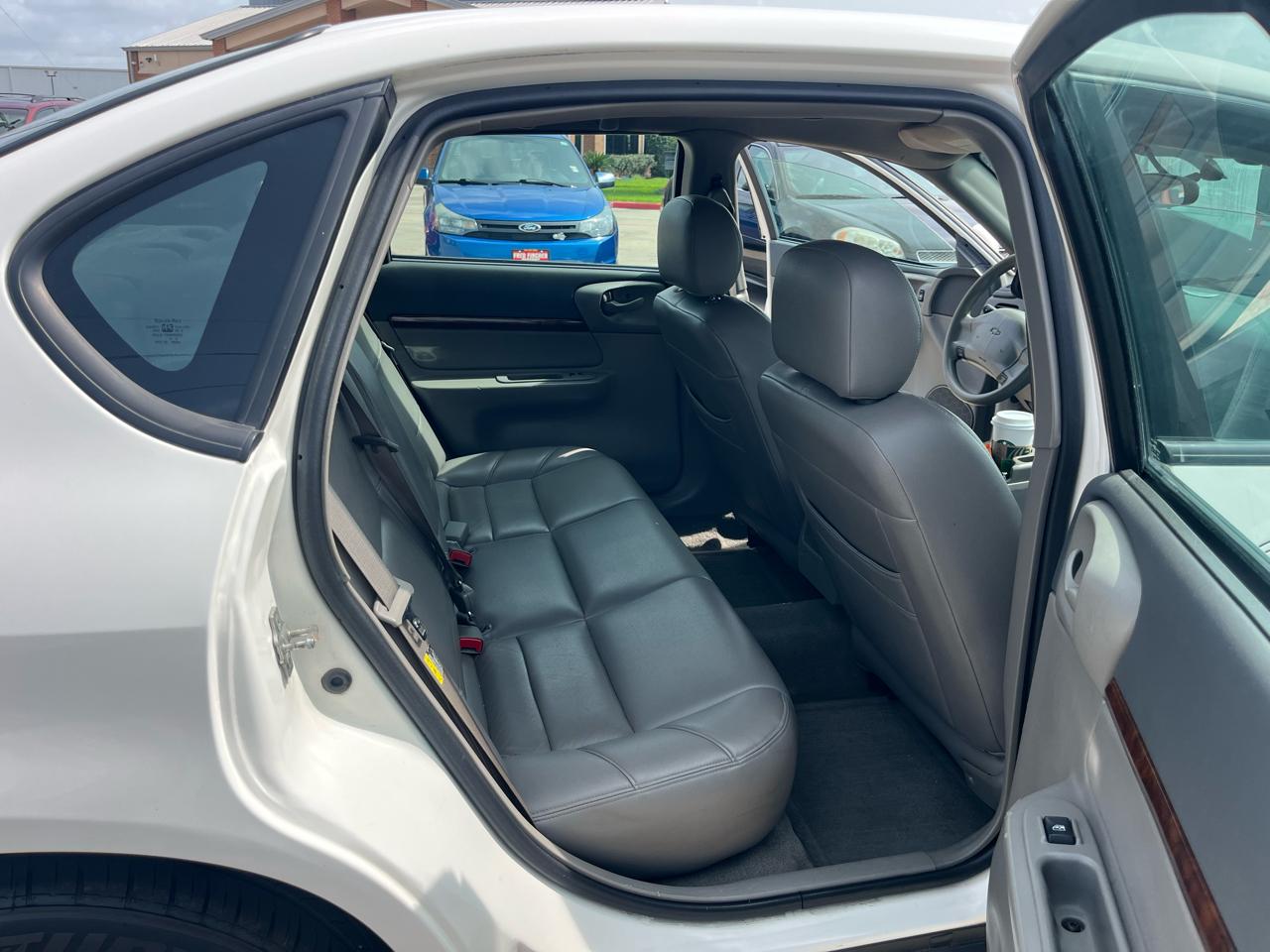 Chevrolet Impala Base 2004