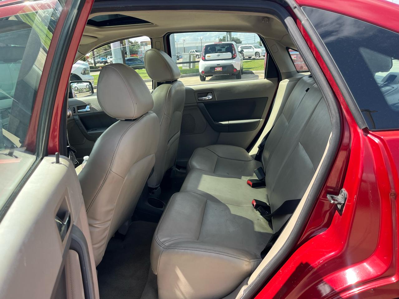 Ford Focus SEL Sedan 2010