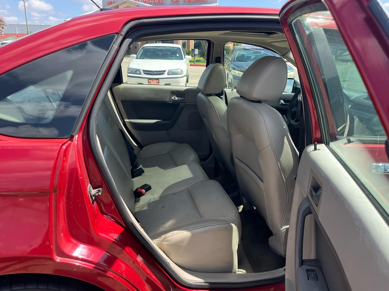 Ford Focus SEL Sedan 2010