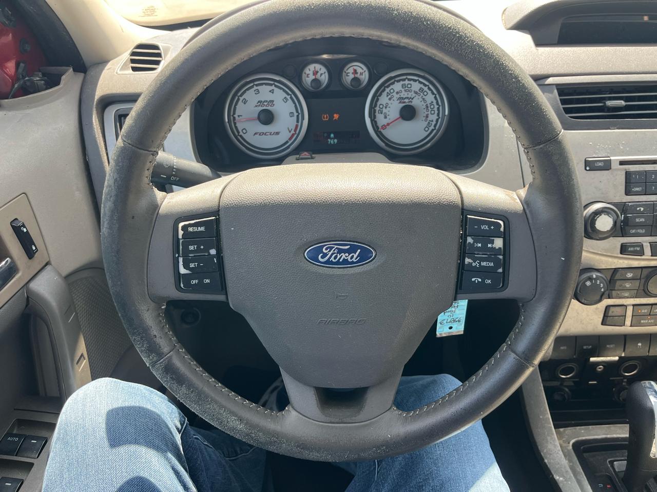 Ford Focus SEL Sedan 2010