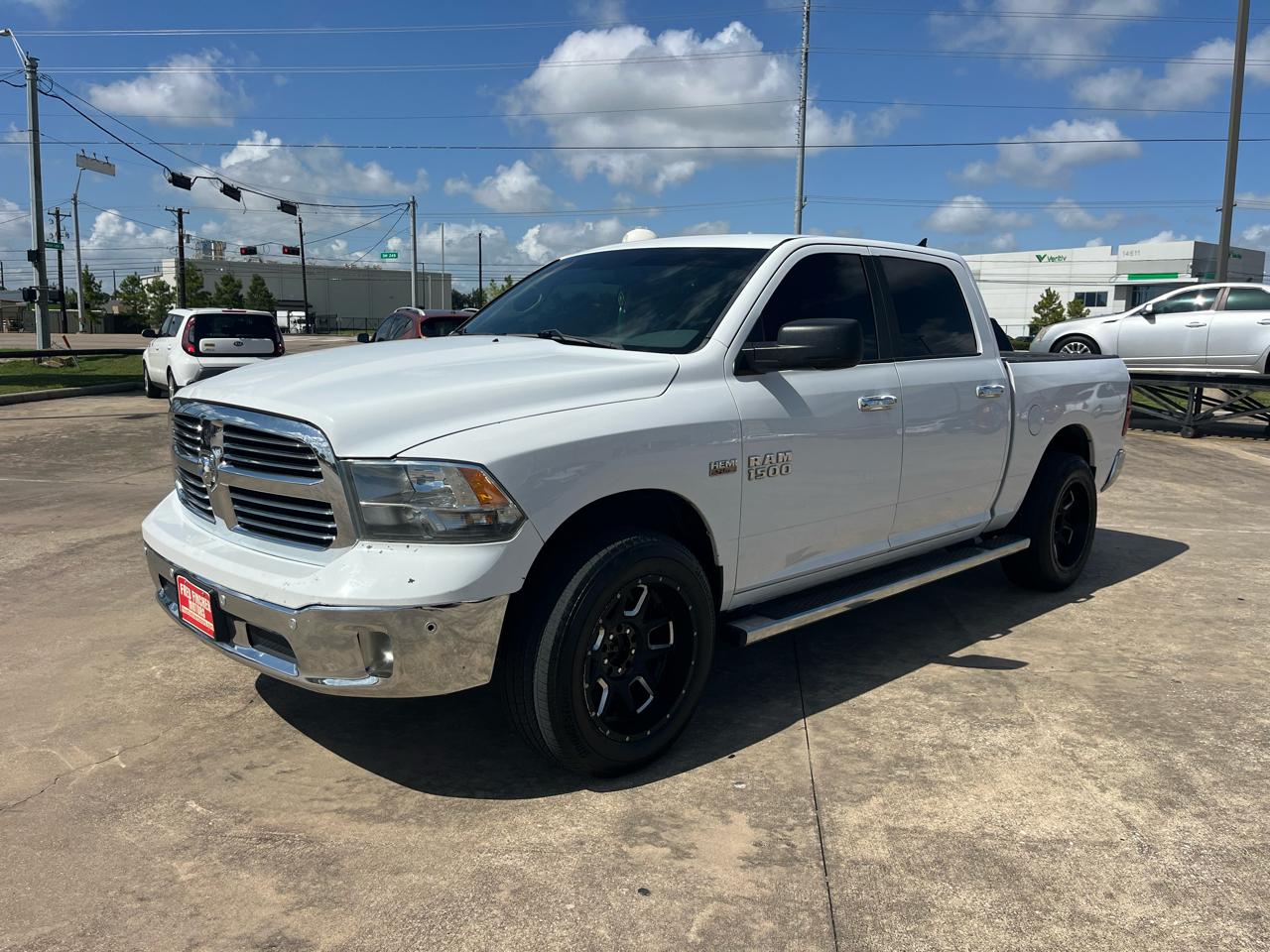 RAM 1500 SLT Crew Cab SWB 4WD 2015