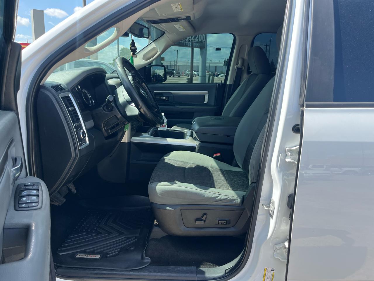 RAM 1500 SLT Crew Cab SWB 4WD 2015