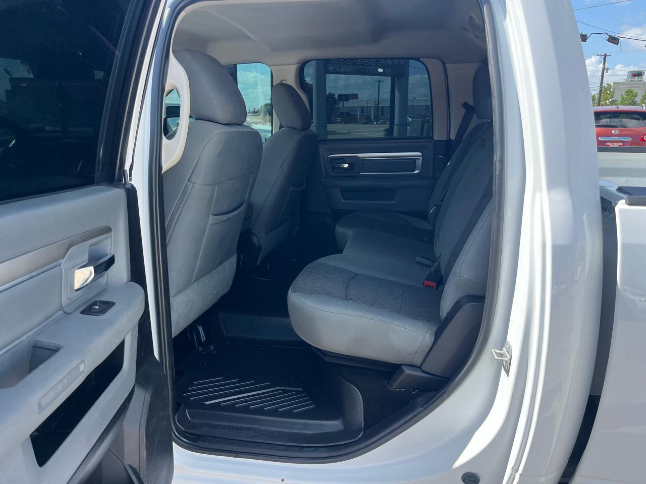 RAM 1500 SLT Crew Cab SWB 4WD 2015