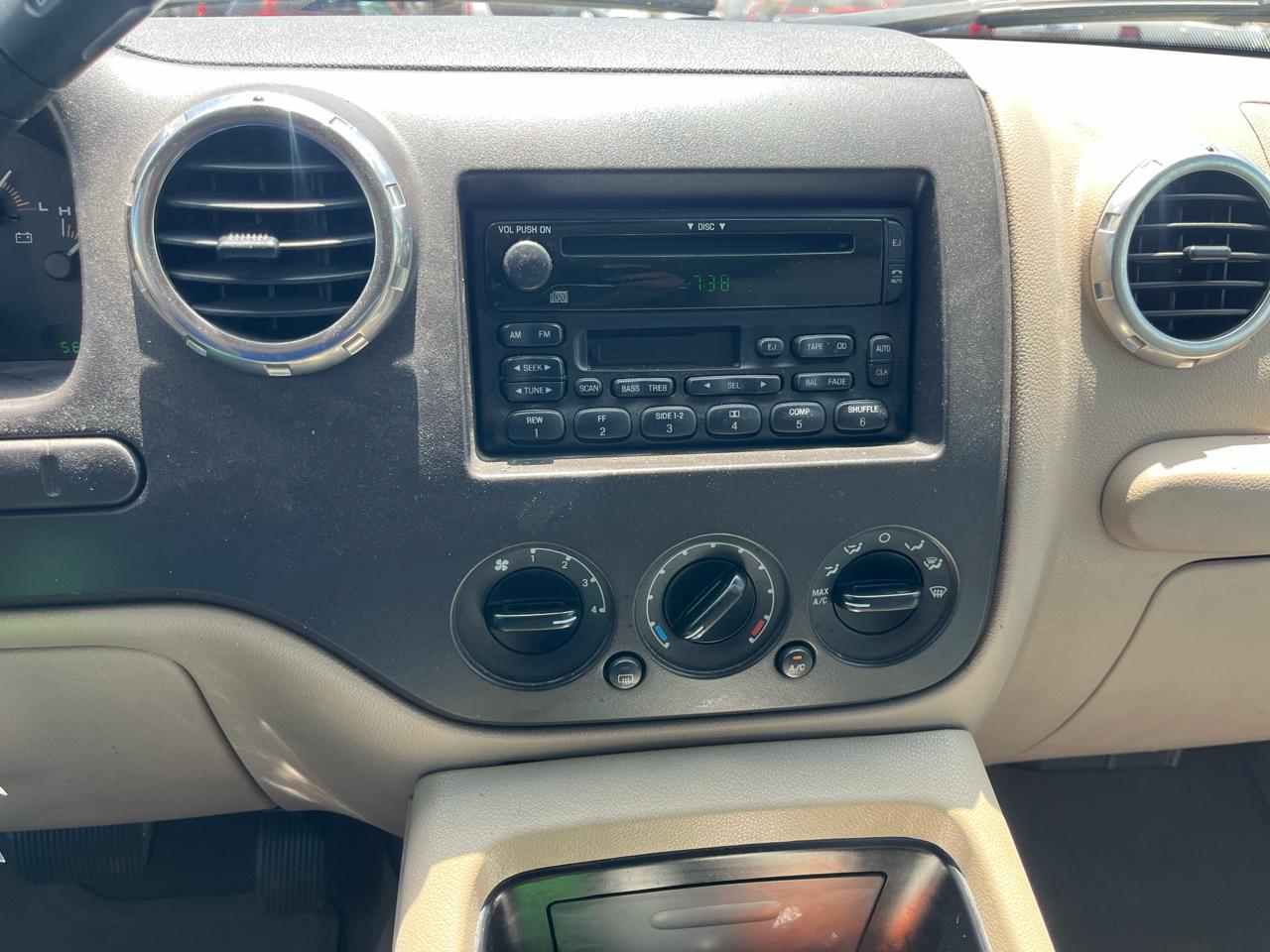 Ford Expedition XLT Popular 5.4L 2WD 2003