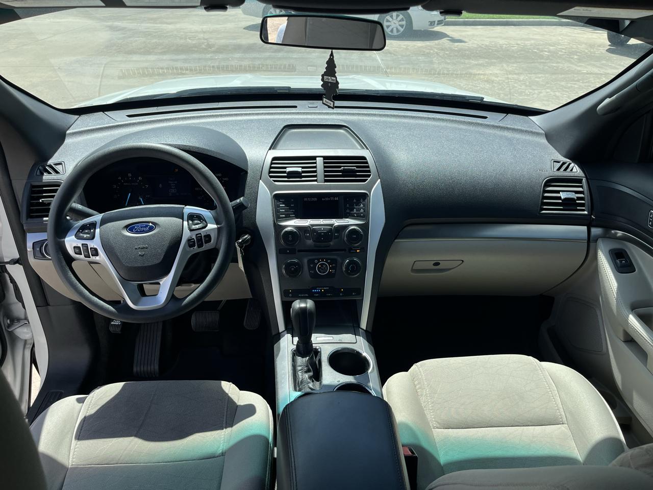 Ford Explorer Base FWD 2012