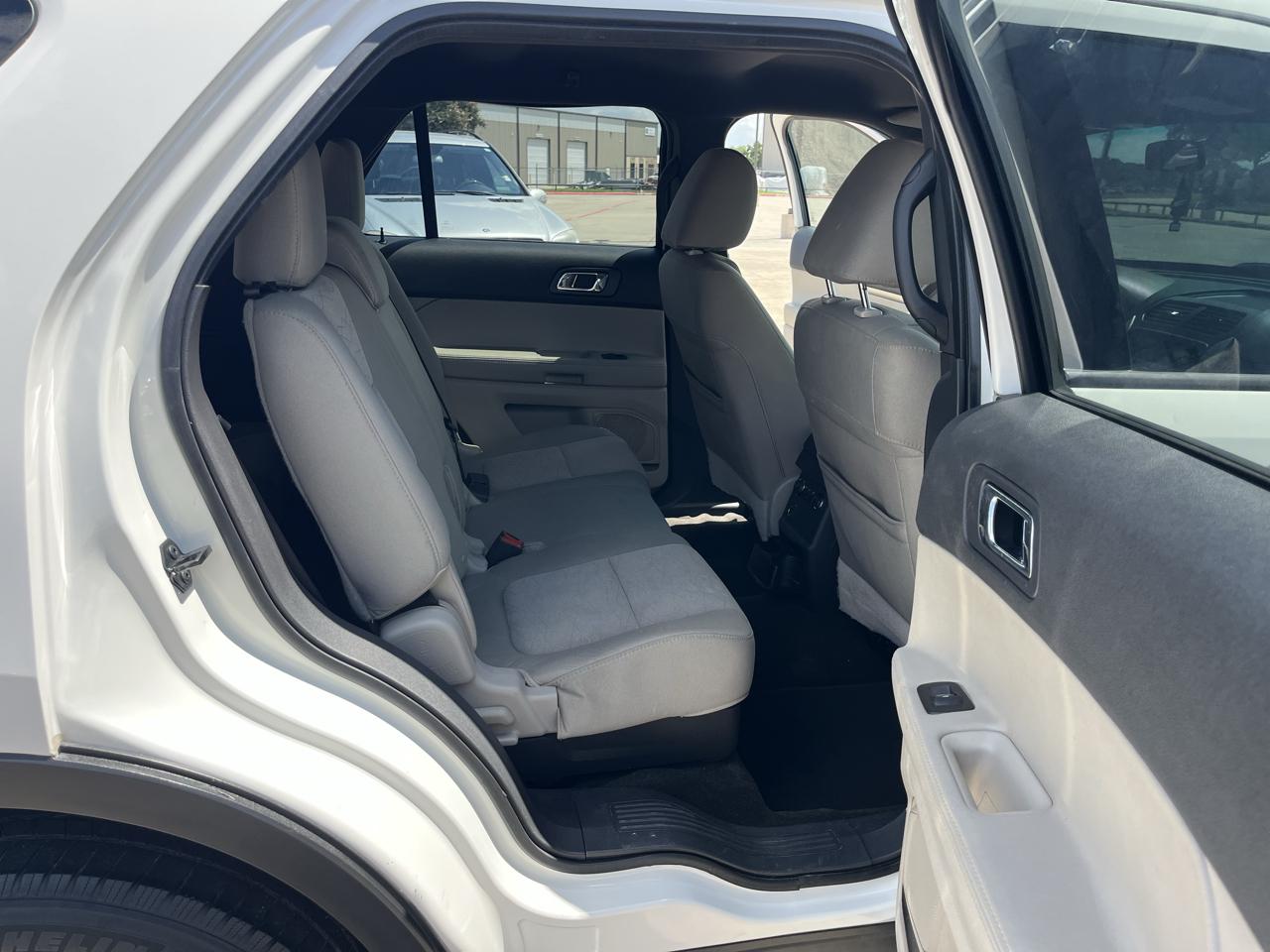 Ford Explorer Base FWD 2012