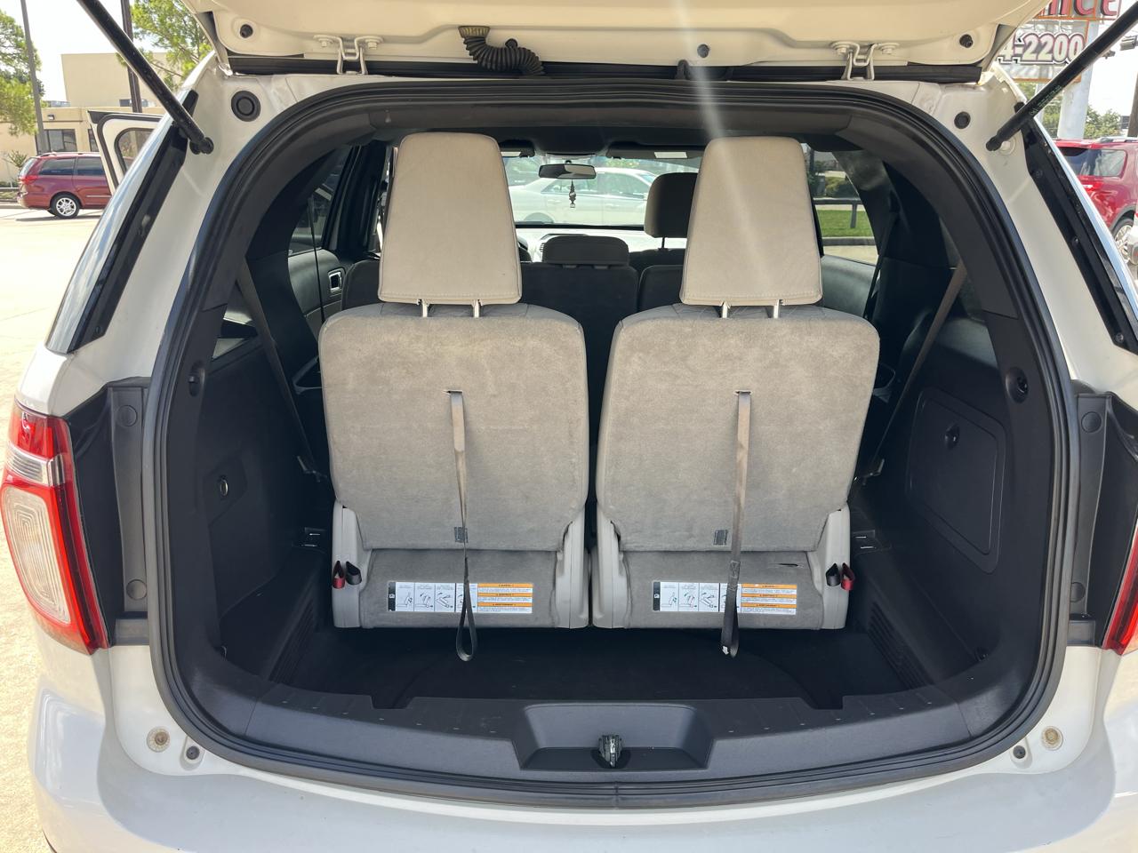 Ford Explorer Base FWD 2012