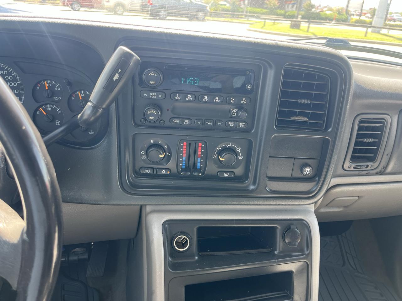 Chevrolet Suburban 1500 2WD 2006