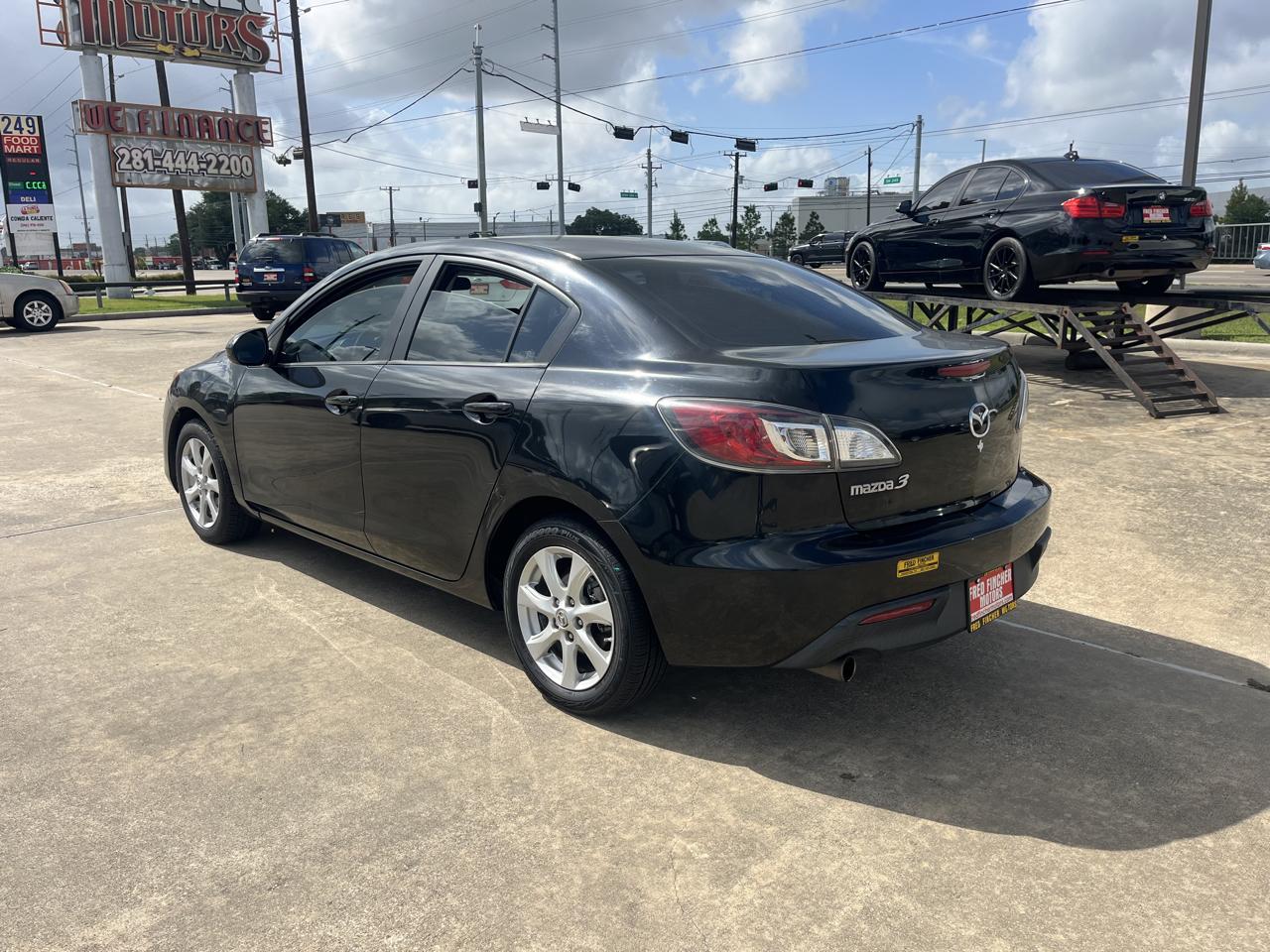 Mazda MAZDA3 i Touring 4-door 2011