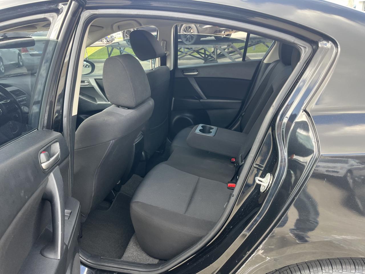 Mazda MAZDA3 i Touring 4-door 2011
