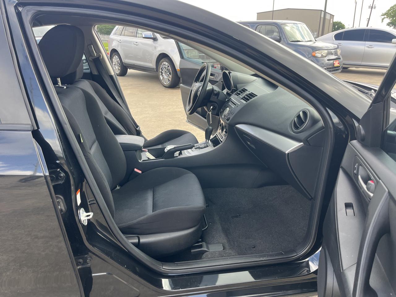 Mazda MAZDA3 i Touring 4-door 2011