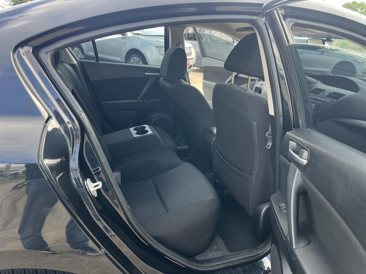 Mazda MAZDA3 i Touring 4-door 2011