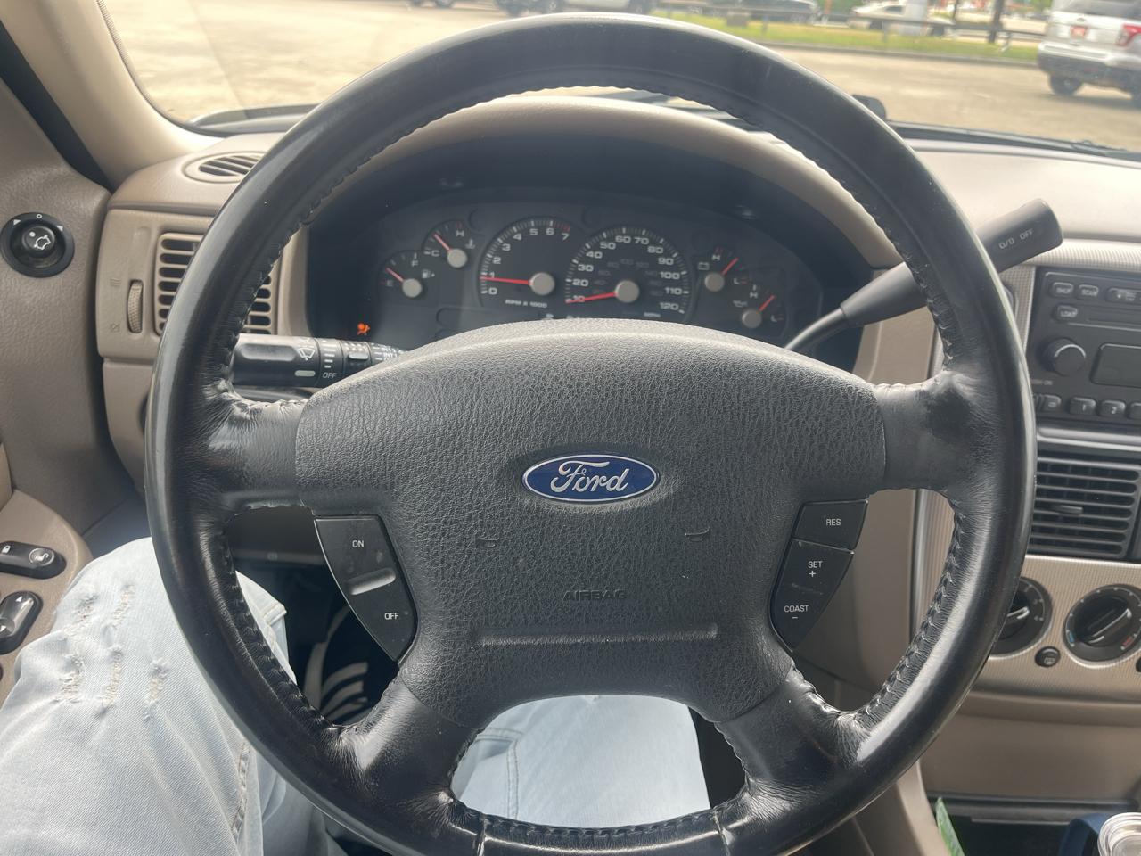 Ford Explorer XLT 4.6L 4WD 2003