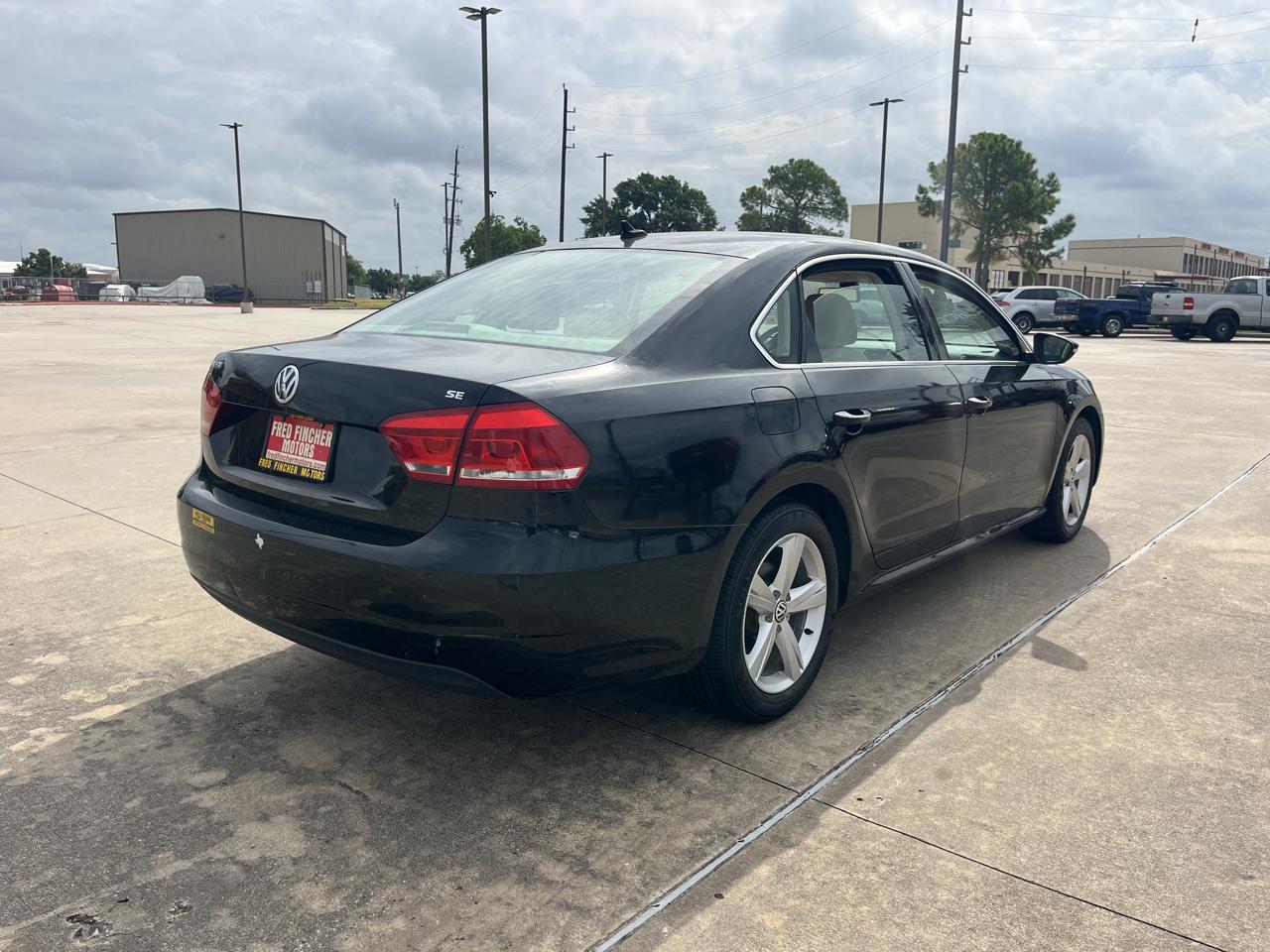 Volkswagen Passat 2.5L SE AT 2012