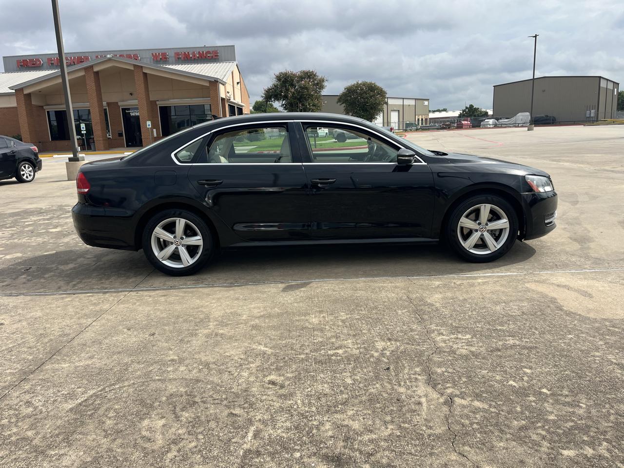 Volkswagen Passat 2.5L SE AT 2012