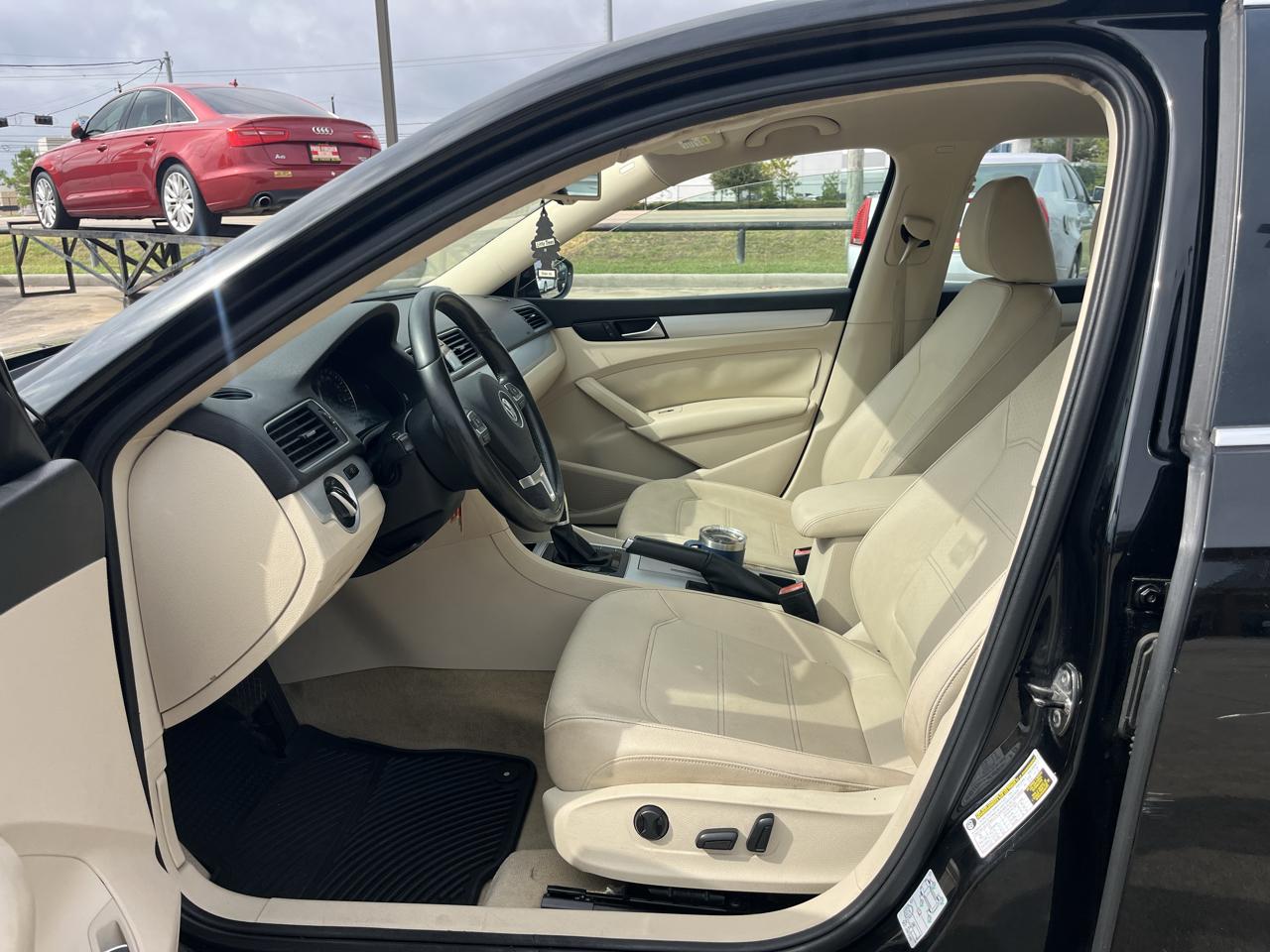Volkswagen Passat 2.5L SE AT 2012