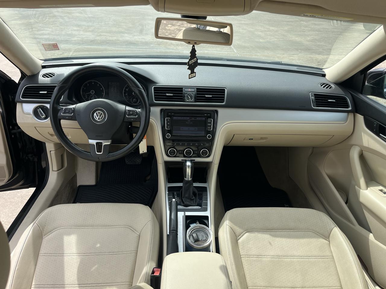 Volkswagen Passat 2.5L SE AT 2012