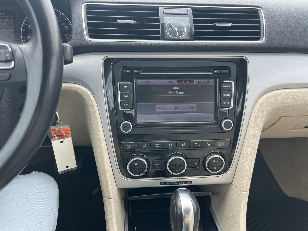 Volkswagen Passat 2.5L SE AT 2012