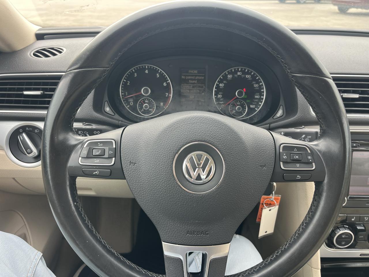 Volkswagen Passat 2.5L SE AT 2012