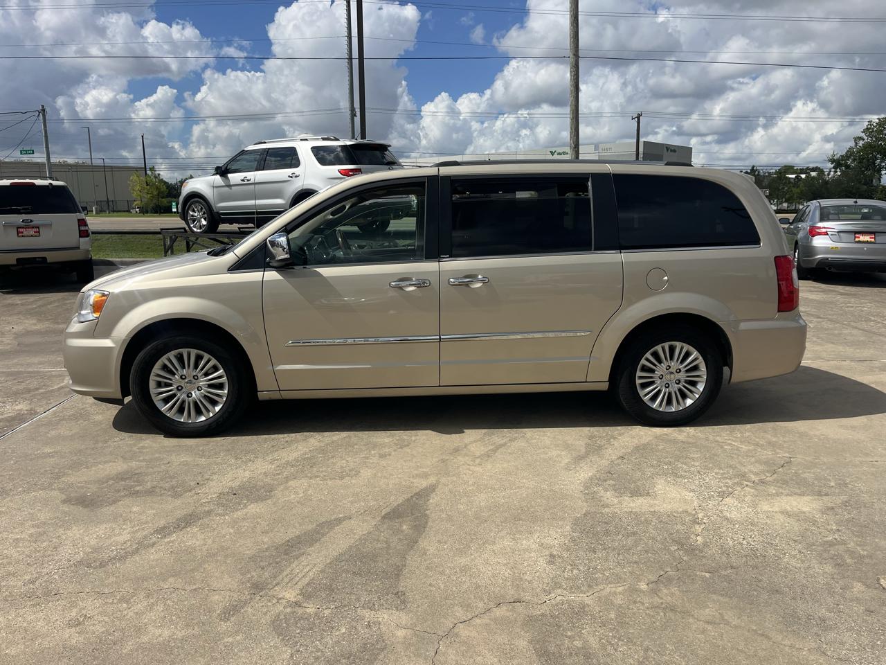 Chrysler Town & Country Limited 2014
