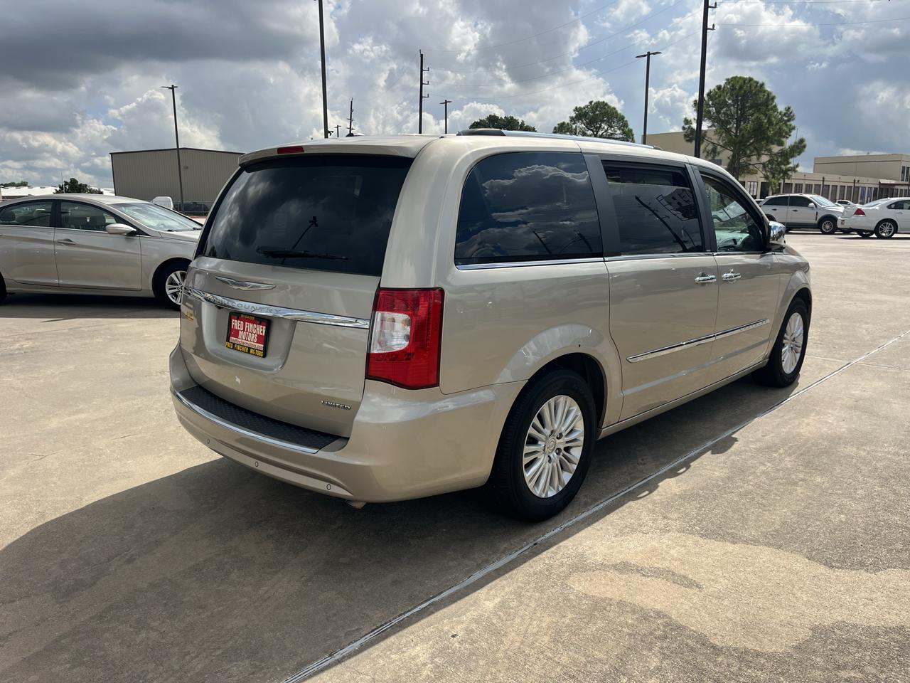 Chrysler Town & Country Limited 2014