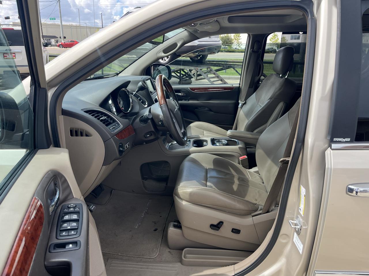 Chrysler Town & Country Limited 2014