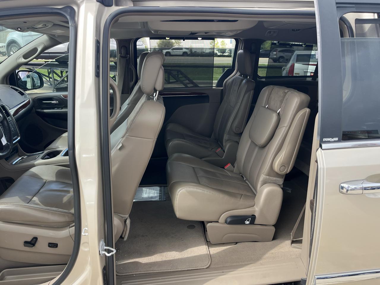 Chrysler Town & Country Limited 2014