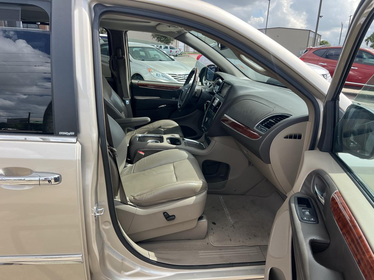 Chrysler Town & Country Limited 2014