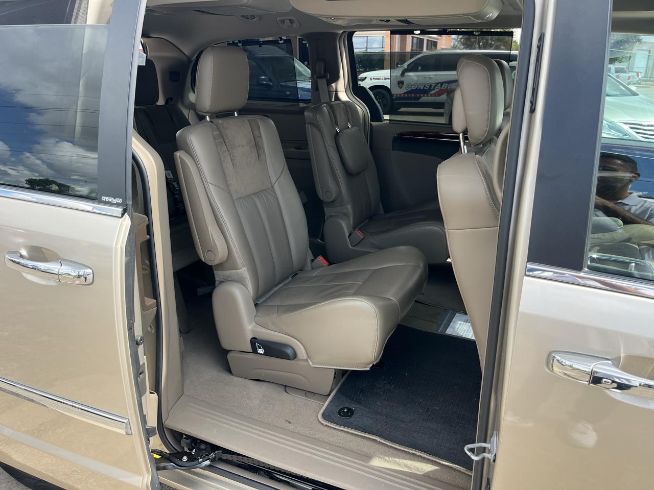 Chrysler Town & Country Limited 2014