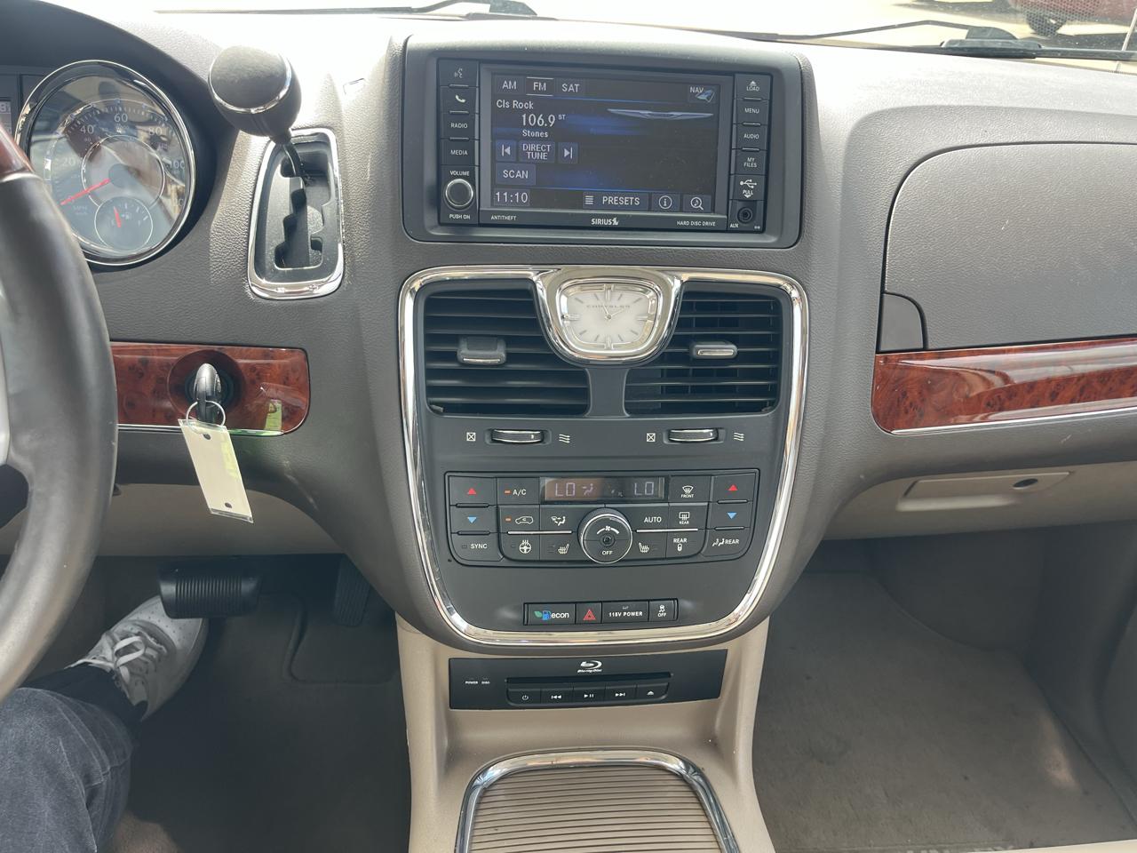 Chrysler Town & Country Limited 2014