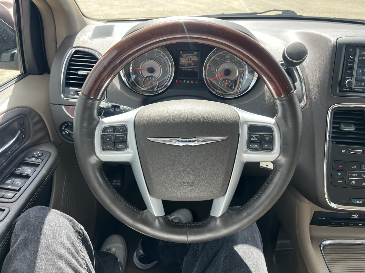 Chrysler Town & Country Limited 2014
