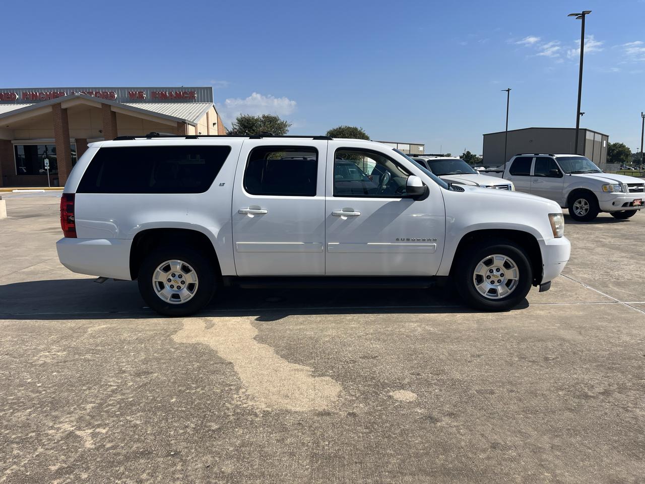 Chevrolet Suburban LT 1500 2WD 2012