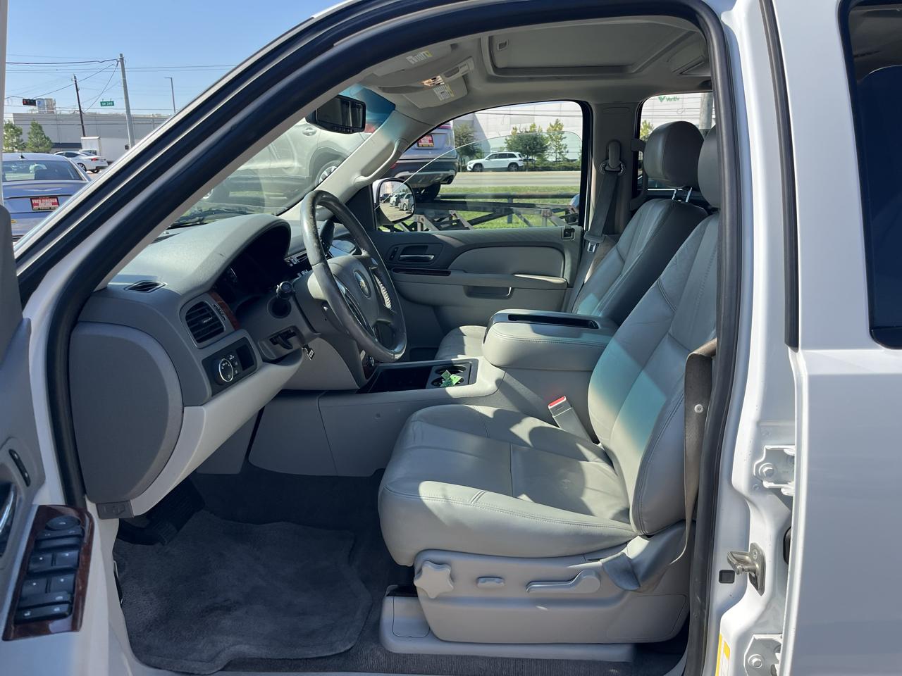 Chevrolet Suburban LT 1500 2WD 2012