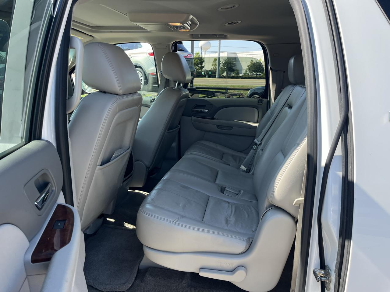 Chevrolet Suburban LT 1500 2WD 2012