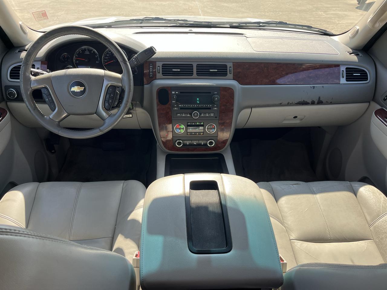 Chevrolet Suburban LT 1500 2WD 2012