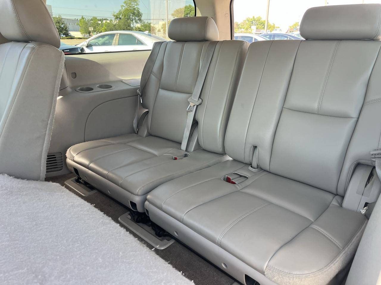 Chevrolet Suburban LT 1500 2WD 2012