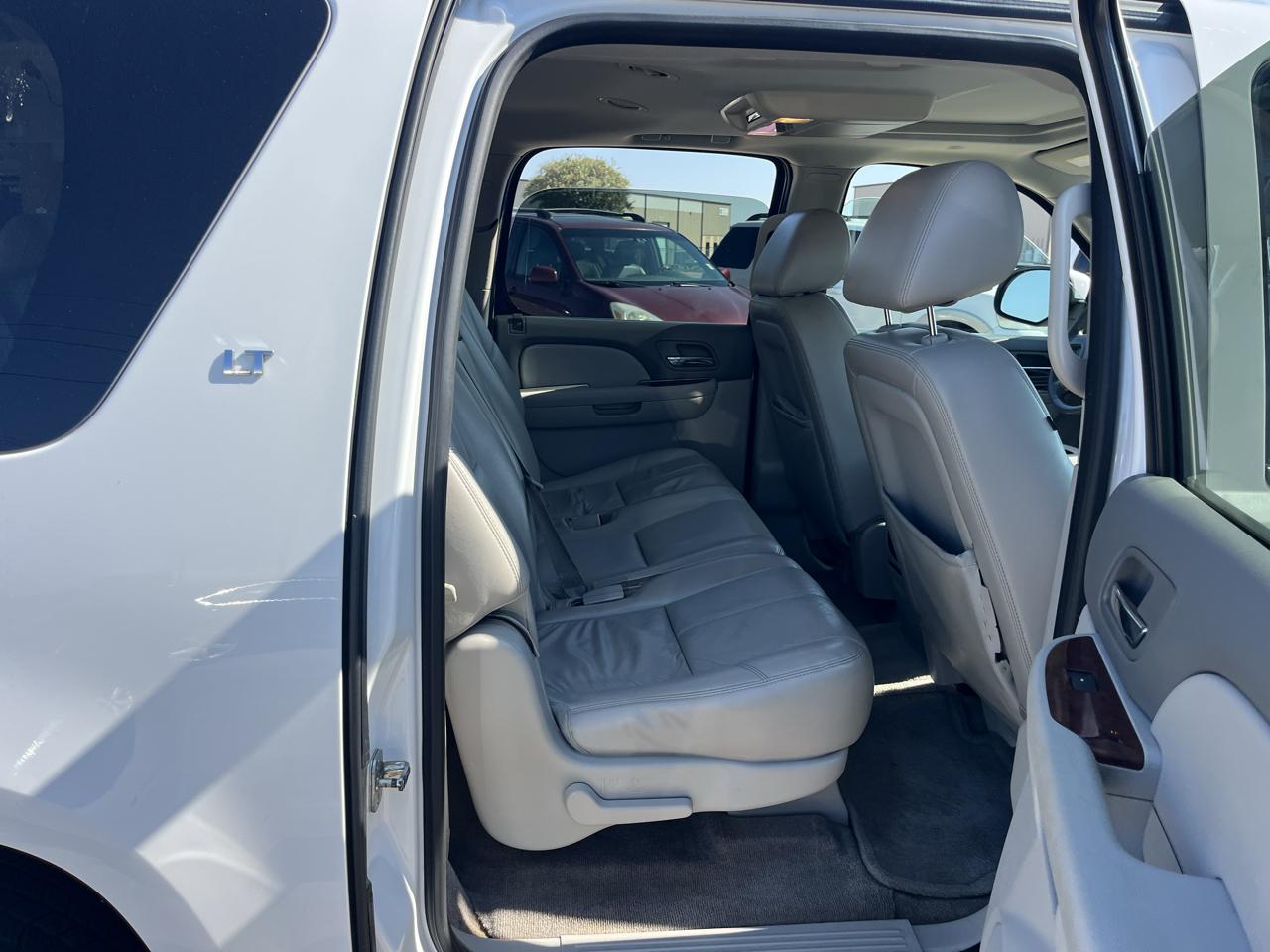 Chevrolet Suburban LT 1500 2WD 2012