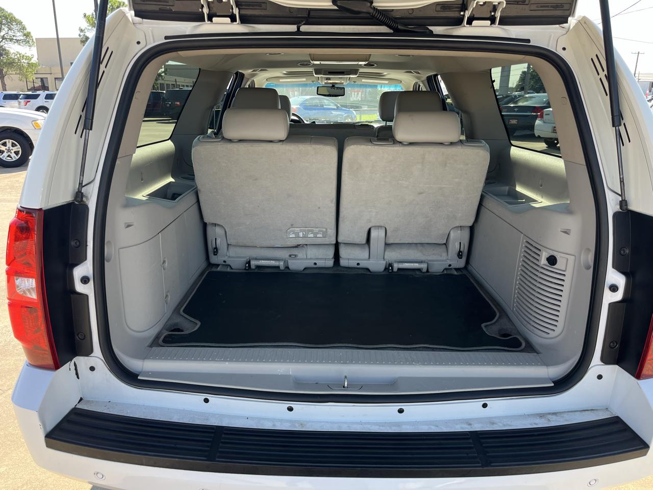 Chevrolet Suburban LT 1500 2WD 2012